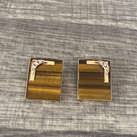 14kt gold clip on tiger’s eyes vintage earring